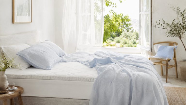 Illustration d’une chambre aérée avec surmatelas respirant