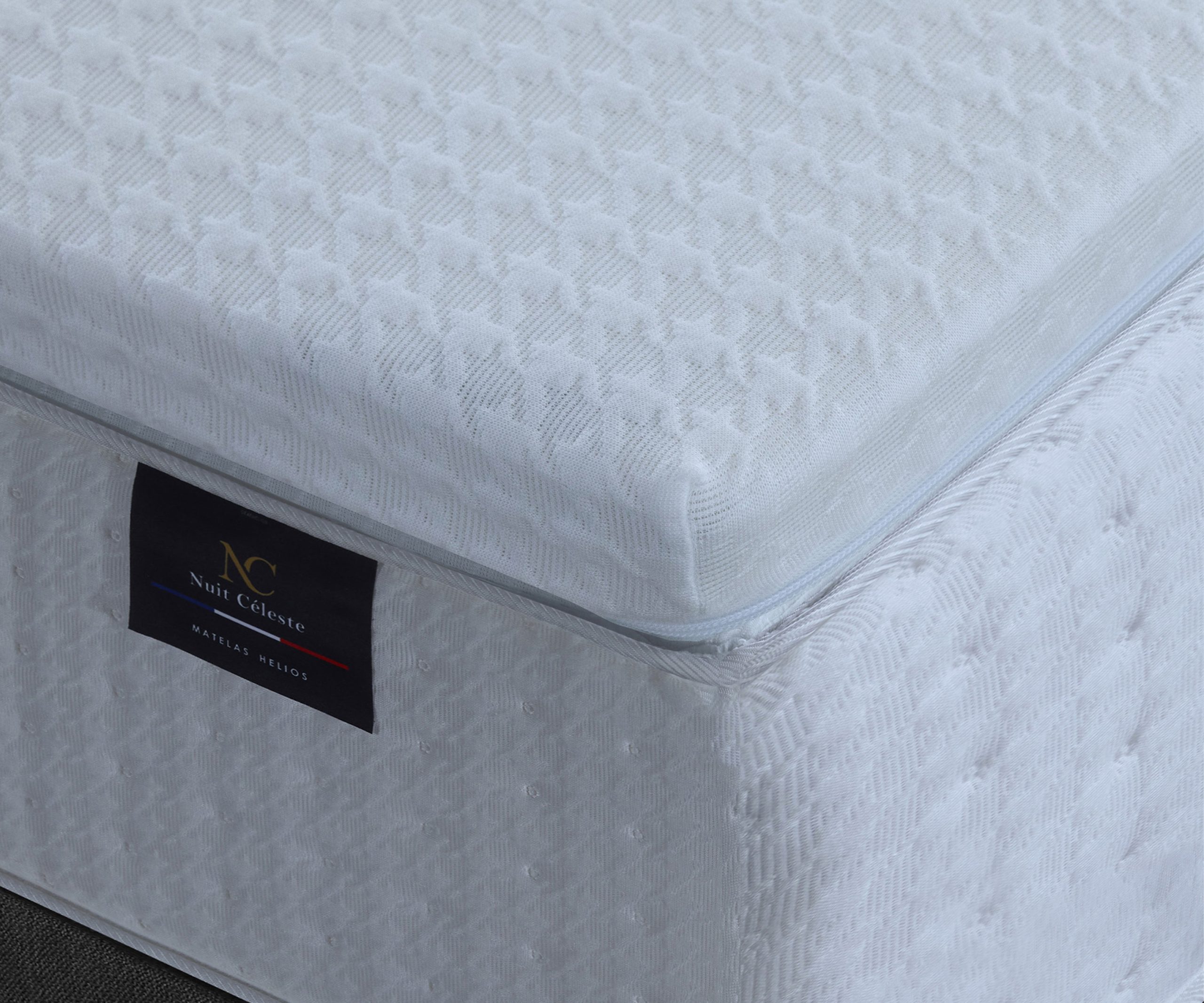 Surmatelas Nuit Céleste mémoire de forme 5 cm sur fond blanc